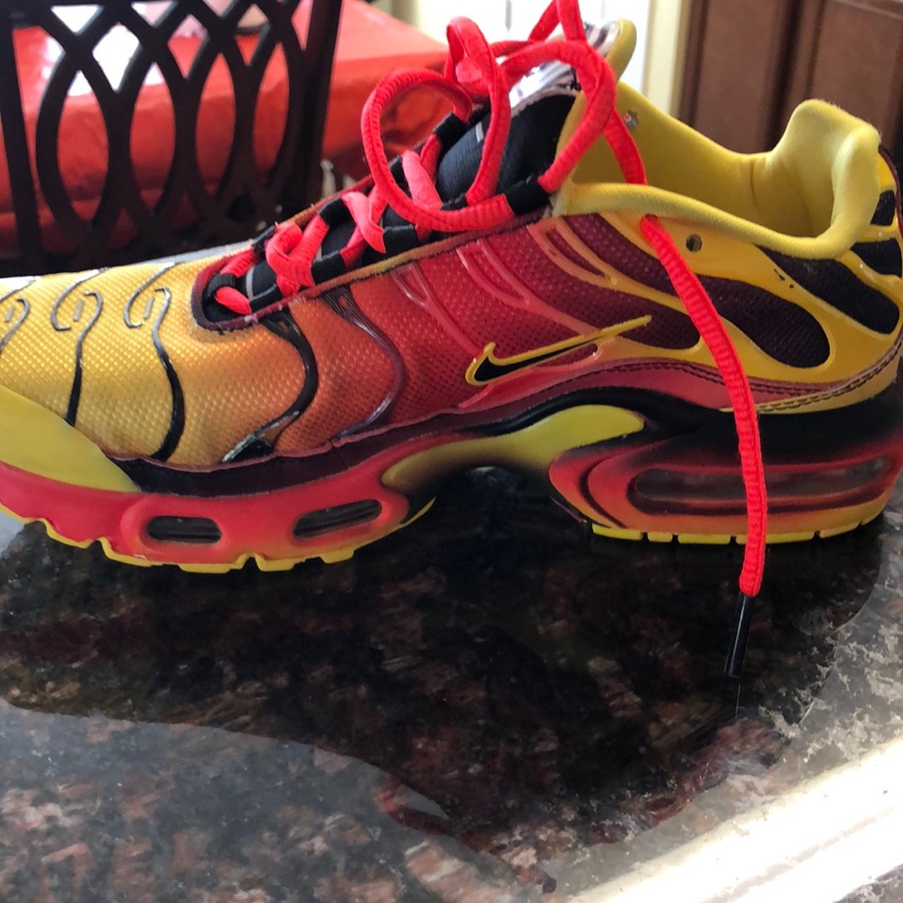 Boys shoes 5.5y
